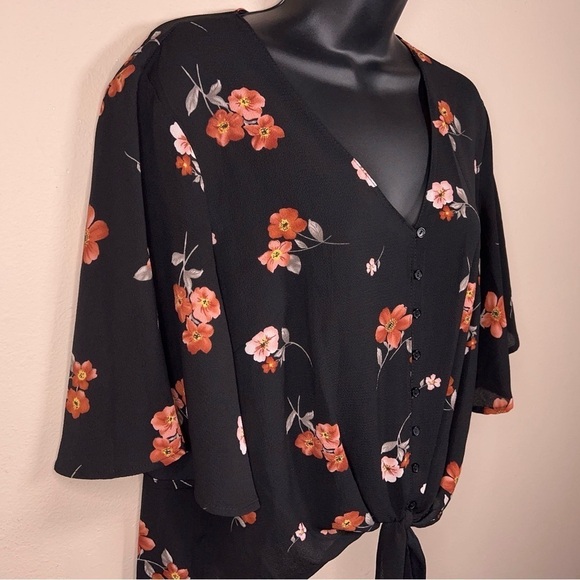 SMALL LUSH BLACK PINK FLORAL SHORT SLEEVE BLOUSE KNOT TIE ACCENT STRETCH  VNECK - Picture 4 of 12